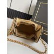 Bora Pari all'originale replica a mano Chanel 25 Mini Hobo AS5293 Rafia intrecciata Marrone/Nero