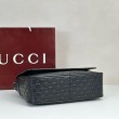 Borsa a tracolla media Gucci 850235 GG Emblem Uomo Nero