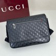 Borsa a tracolla media Gucci 850235 GG Emblem Uomo Nero