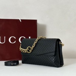 Replica Qualità superiore replica a tracolla media Gucci GG rilievo con catena 857622 Nero Imitazioni Replica qualità specchio Qualità superiore replica a tracolla media Gucci GG rilievo con catena 857622 Nero
