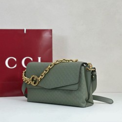 Replica qualità specchio Borsa a tracolla Gucci media con motivo GG goffrato e catena 857622 verde