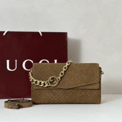 Replica qualità specchio Borsa a tracolla Gucci media con motivo GG goffrato e catena 857622 scamosciata marrone