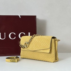 Replica Qualità premium Borse Gucci media con motivo GG goffrato e catena 857622 scamosciata Giallo Imitazioni Replica qualità specchio Qualità premium Borse Gucci media con motivo GG goffrato e catena 857622 scamosciata Giallo