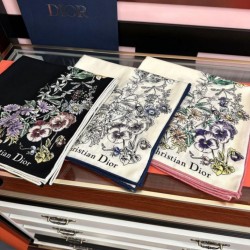 Replica qualità specchio Dettagli perfetti Sciarpa Mitzah in seta e cashmere multicolore Dior D-Floral 140 x 140 01