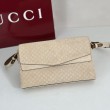 Borsa a tracolla Gucci media con motivo GG goffrato e catena 857622 scamosciata Beige