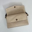 Borsa a tracolla Gucci media con motivo GG goffrato e catena 857622 scamosciata Beige