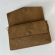 Borsa a tracolla Gucci media con motivo GG goffrato e catena 857622 scamosciata marrone