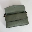 Borsa a tracolla Gucci media con motivo GG goffrato e catena 857622 verde