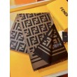Pari all'originale replica Sciarpa in misto lana con intarsio logo FF Fendi marrone 42 x 180