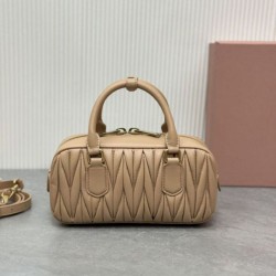 Replica Borsa con manico superiore Miu Miu Arcadie matelassé Albicocca Imitazioni Replica qualità specchio Borsa con manico superiore Miu Miu Arcadie matelassé Albicocca