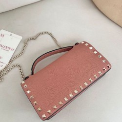 Replica Pari all'originale replica Portafoglio con catena Valentino Garavani Rockstud Rosa Imitazioni Replica qualità specchio Pari all'originale replica Portafoglio con catena Valentino Garavani Rockstud Rosa