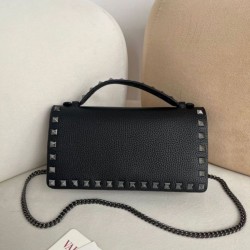 Replica qualità specchio Portafoglio con catena Valentino Garavani Rockstud Nero