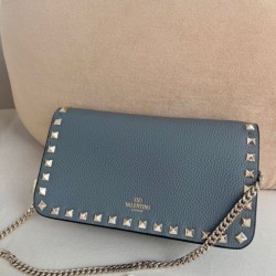 Replica qualità specchio Borsa a tracolla piccola con patta Valentino Garavani Rockstud Blu