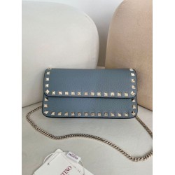 Borsa a tracolla piccola con patta Valentino Garavani Rockstud Blu