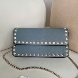 Replica qualità specchio Borsa a tracolla piccola con patta Valentino Garavani Rockstud Blu