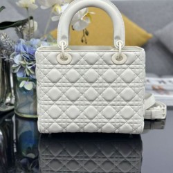 Replica Borse a mano Dior Lady Dior Media opaca Cannage con patta bianca Imitazioni Replica qualità specchio Borse a mano Dior Lady Dior Media opaca Cannage con patta bianca