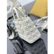 Borse Replica a mano Dior Lady Dior Media opaca Cannage con patta bianca