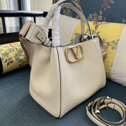 Borsa Replica 1:1 a mano media Valentino Garavani Alltime vitello granato Beige