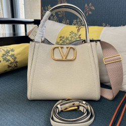Borsa Replica 1:1 a mano media Valentino Garavani Alltime vitello granato Beige