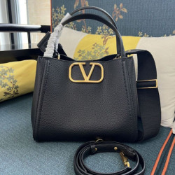 Borsa a mano media Valentino Garavani Alltime vitello granato Nero