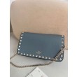 Borsa a tracolla piccola con patta Valentino Garavani Rockstud Blu