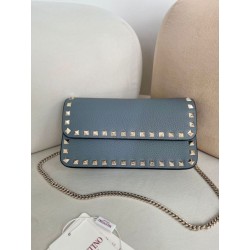 Borsa a tracolla piccola con patta Valentino Garavani Rockstud Blu