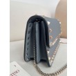 Borsa a tracolla piccola con patta Valentino Garavani Rockstud Blu