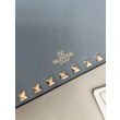 Borsa a tracolla piccola con patta Valentino Garavani Rockstud Blu