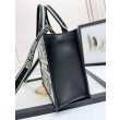 Borsa tote Dior piccola/media Oblique ricamata con stampa animalier bianca