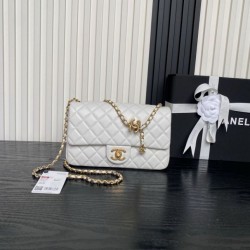 Borse Chanel AS5756 piccola Rettangolare con patta e manico superiore bianca