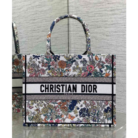 Dior Lucky Media Dior Book Tote Bianco Motivo Dior Night of dreams