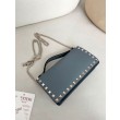 Portafoglio con catena Valentino Garavani Rockstud blu