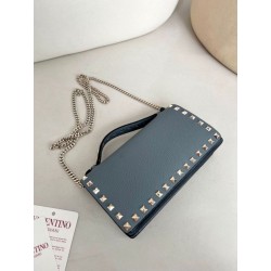 Portafoglio con catena Valentino Garavani Rockstud blu
