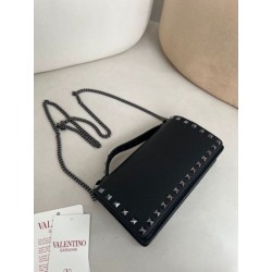 Portafoglio con catena Valentino Garavani Rockstud Nero