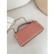 Pari all'originale replica Portafoglio con catena Valentino Garavani Rockstud Rosa