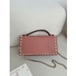 Pari all'originale replica Portafoglio con catena Valentino Garavani Rockstud Rosa