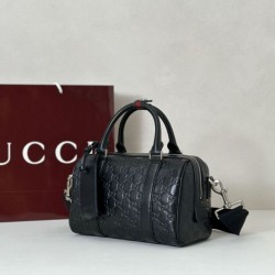 Replica di lusso Borsa da viaggio piccola Gucci GG Emblem da uomo 855789 Nero Imitazioni Cloni Borsa da viaggio piccola Gucci GG Emblem da uomo 855789 Nero firmate