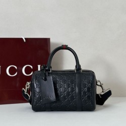 Cloni Borsa da viaggio piccola Gucci GG Emblem da uomo 855789 Nero firmate
