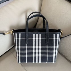 Borse Replica tote Burberry Mini Reversible Bloomsbury Check nera/Blu Borse Replica tote Burberry Mini Reversible Bloomsbury Check nera/Blu