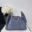 Borsa a mano Chanel 25 Mini trapuntata AS5631 scamosciata Blu