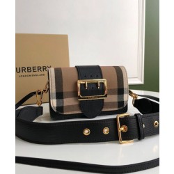 Borse Firmate Replica a tracolla piccola con fibbia Burberry Nera