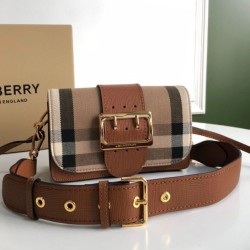 Cloni Borsa a tracolla piccola con fibbia Burberry Caffè firmate