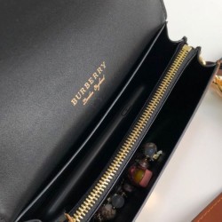 Replica di lusso Borsa a tracolla piccola con fibbia Burberry Caffè Imitazioni Cloni Borsa a tracolla piccola con fibbia Burberry Caffè firmate