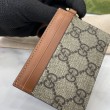 Porta carte Gucci GG Emblem con cinturino 819121 Marrone