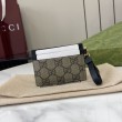 Porta carte Gucci GG Emblem con cinturino 819121 Nero