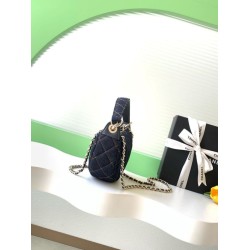 Chanel 26P Clutch con catena AP5094 denim blu scuro