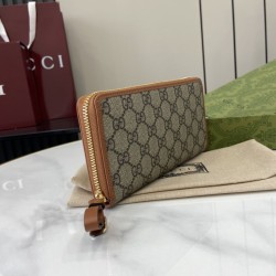 Cloni Qualità superiore replica Portafoglio Gucci GG Emblem Zip Around 821803/819122 Marrone firmate