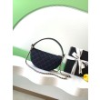 Chanel 26P Clutch con catena AP5094 denim blu scuro