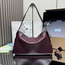 Replica di lusso Borsa a tracolla Prada Aimée media bordeaux Imitazioni Cloni Borsa a tracolla Prada Aimée media bordeaux firmate