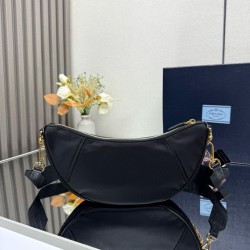 Replica Perfetta a tracolla Prada Re-Nylon Demi-Lune 1BH222 nera